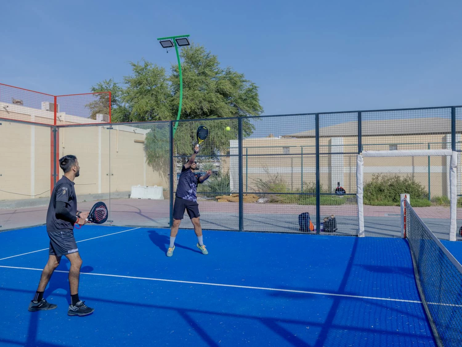 ناصر بن حمد يفتتح مضمار الروضة بالحرس الملكي