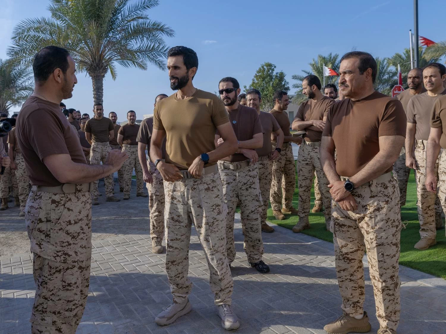 ناصر بن حمد يفتتح مضمار الروضة بالحرس الملكي