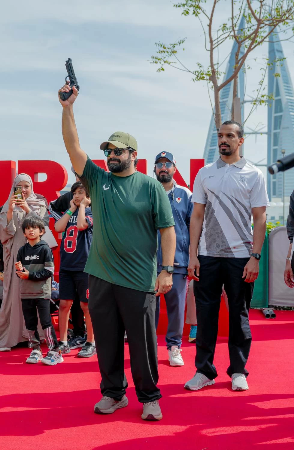 خالد بن حمد يرعى فعالية يوم البحرين الرياضي بخليج البحرين