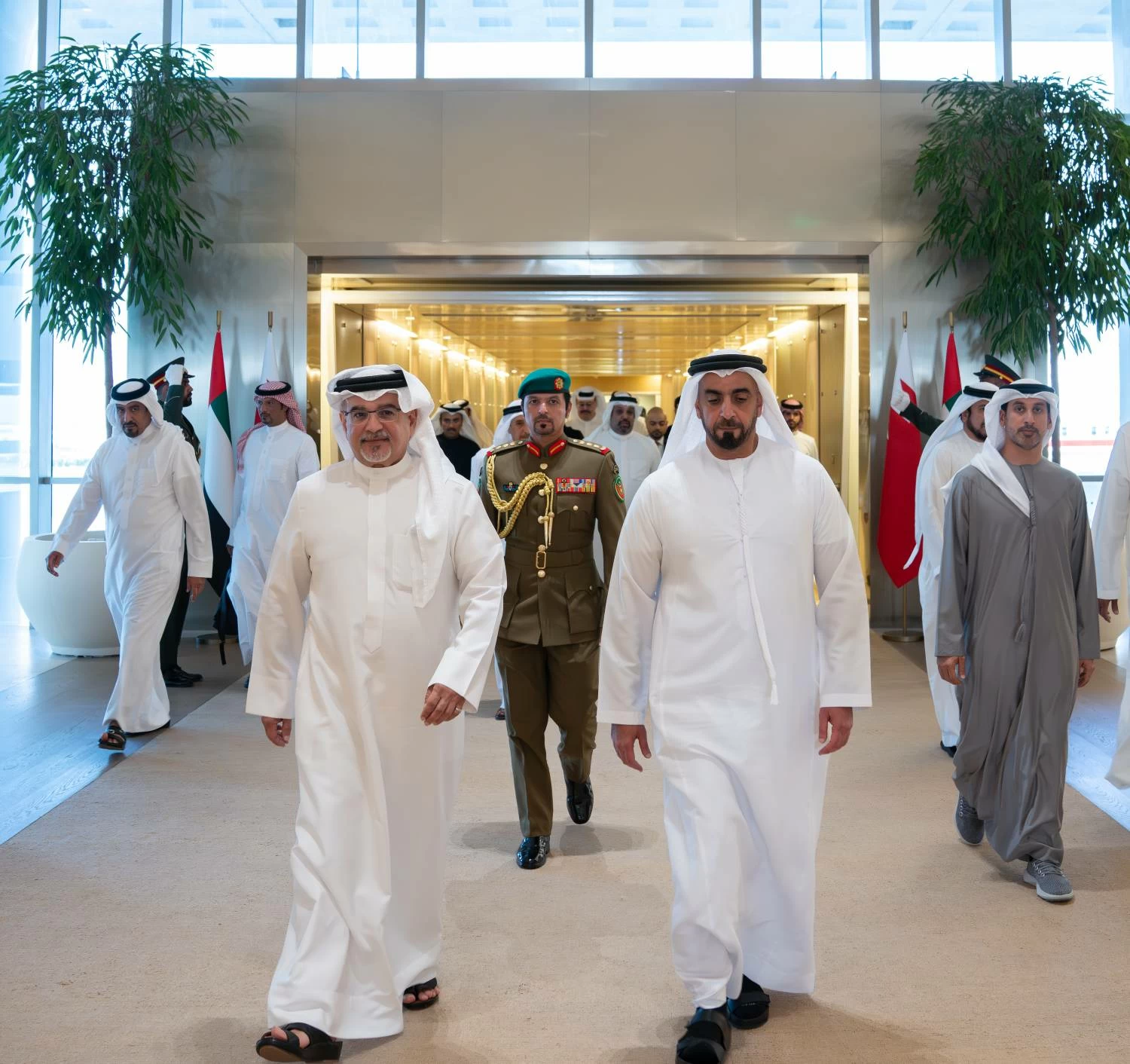 ولي العهد رئيس الوزراء يصل إلى الإمارات في زيارةٍ أخوية