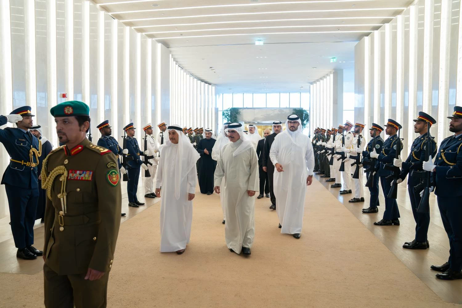 ولي العهد رئيس الوزراء يصل إلى الإمارات في زيارةٍ أخوية