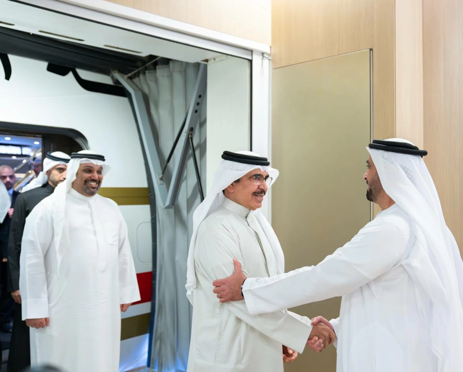 ولي العهد رئيس الوزراء يصل إلى الإمارات في زيارةٍ أخوية