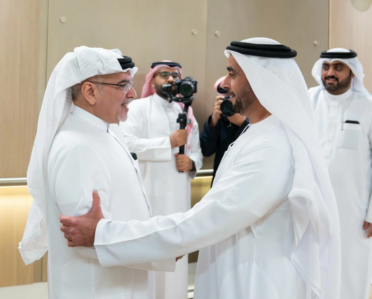 ولي العهد رئيس الوزراء يصل إلى الإمارات في زيارةٍ أخوية