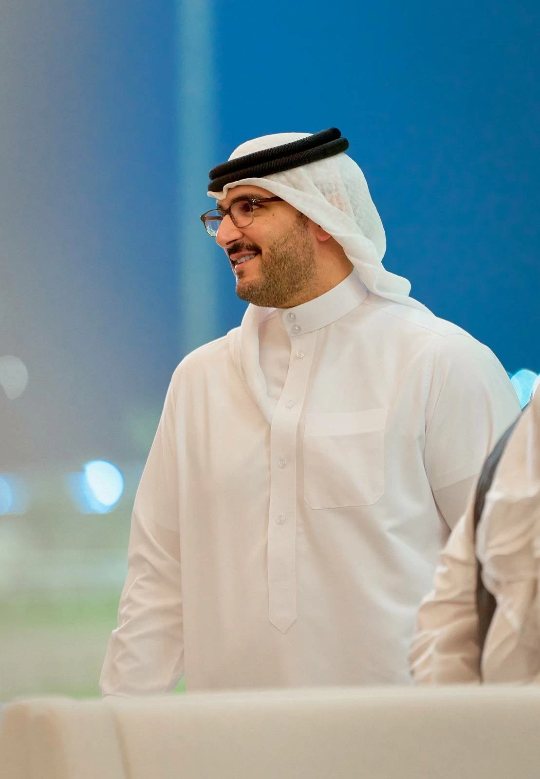 عيسى بن سلمان يشهد منافسات السباق التاسع عشر للخيل