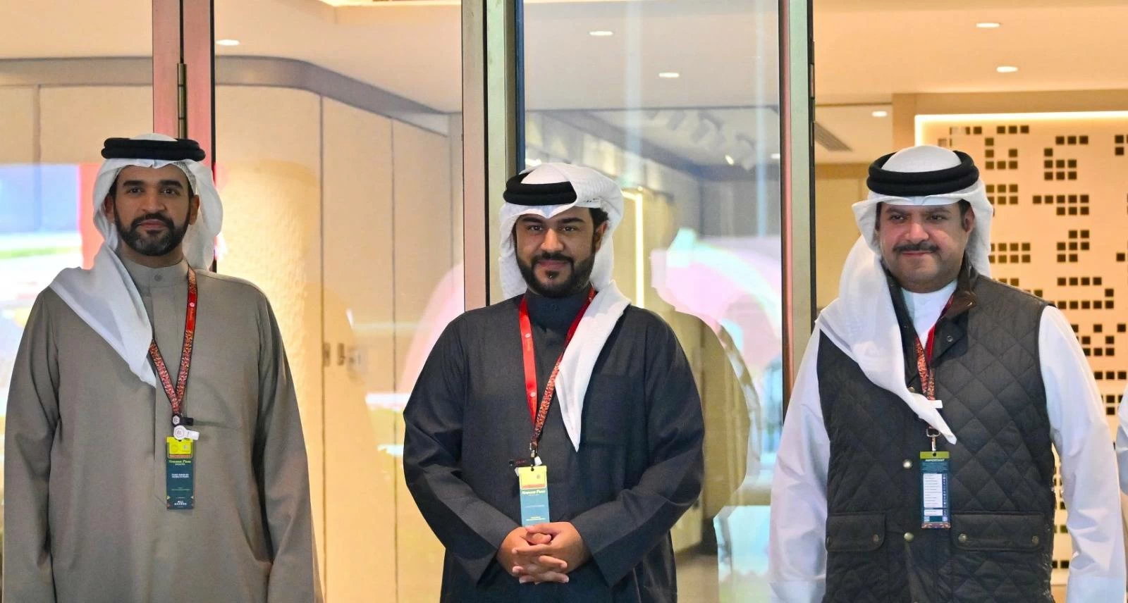 عيسى بن سلمان يشهد منافسات السباق التاسع عشر للخيل