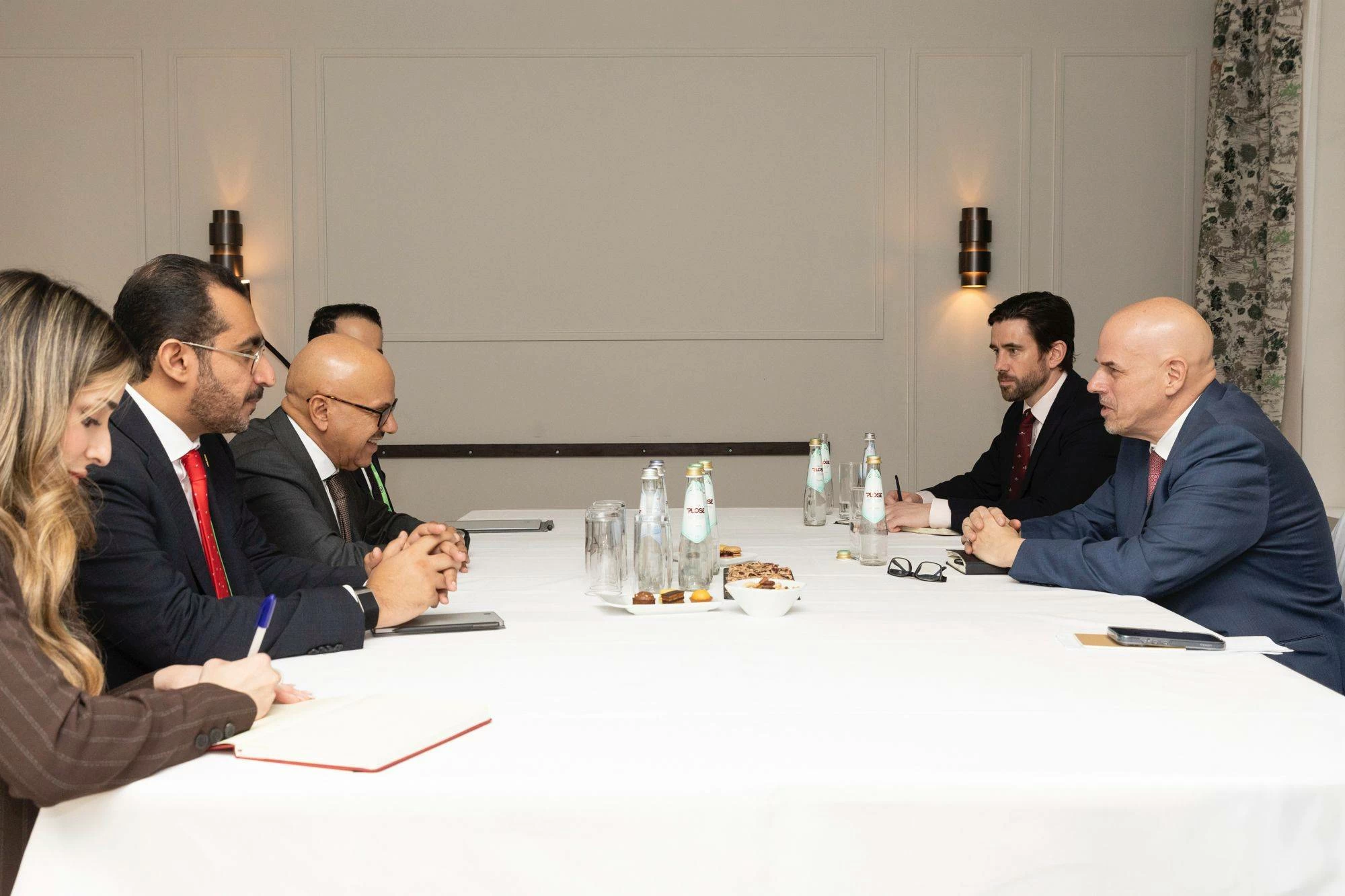 وزير&nbsp;الخارجية&nbsp;يلتقي&nbsp;في&nbsp;ميونيخ&nbsp;مع&nbsp;الرئيس&nbsp;التنفيذي&nbsp;لشركة&nbsp;أوراكل ويستعرض علاقات التعاون