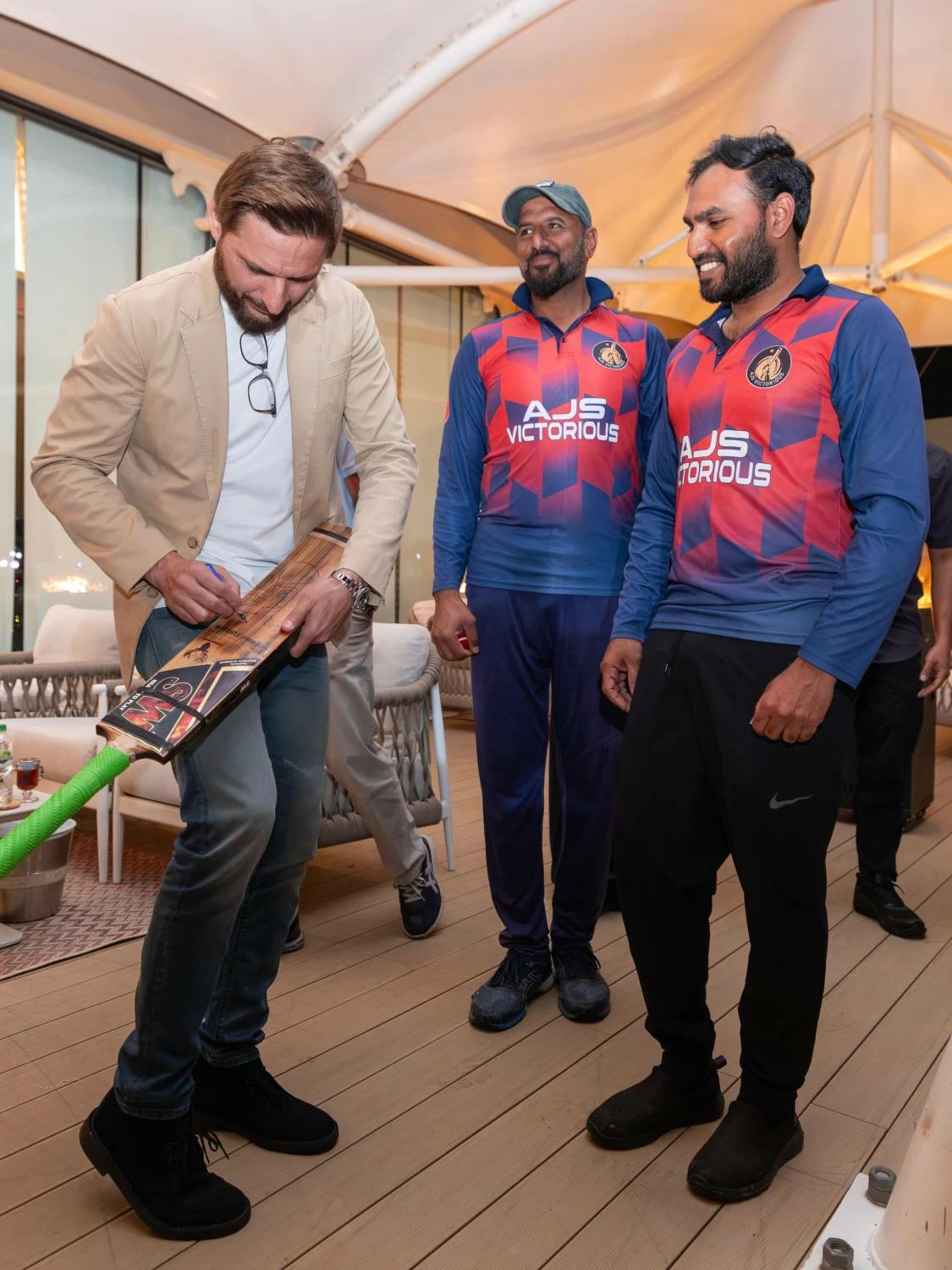 ناصر بن حمد يستقبل النجم الدولي شاهد أفريدي ويؤكد: ماضون في تطوير رياضة الكريكت في مملكة البحرين