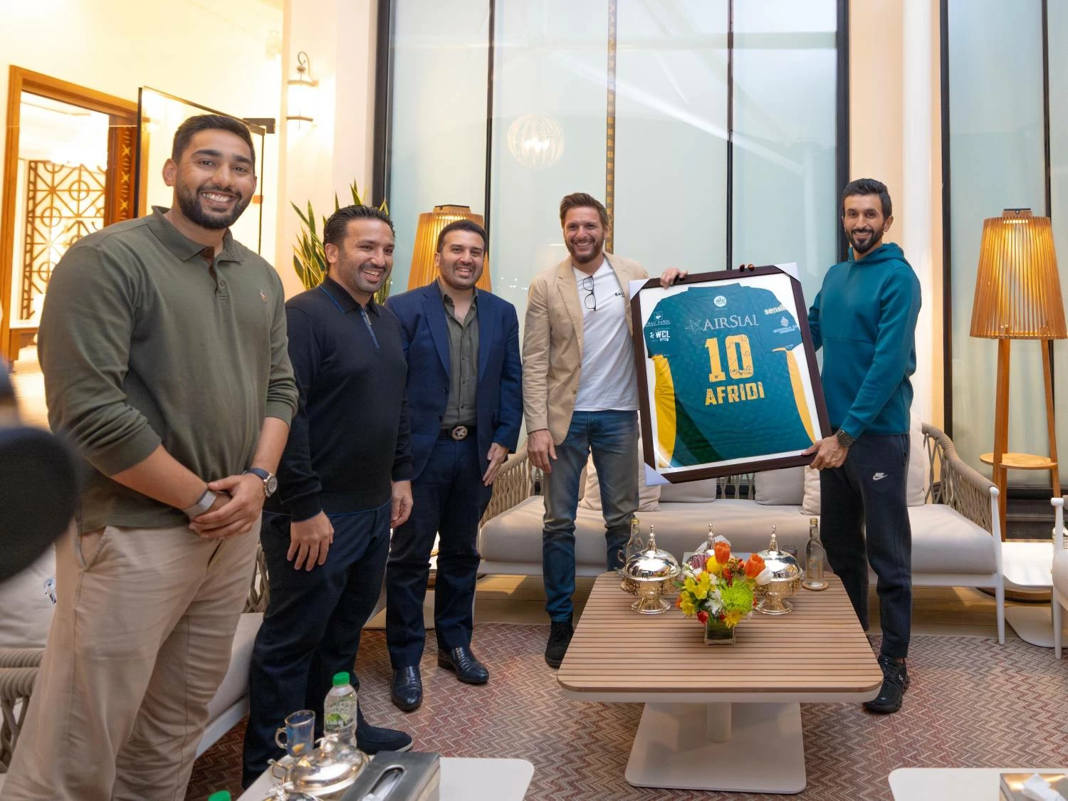 ناصر بن حمد يستقبل النجم الدولي شاهد أفريدي ويؤكد: ماضون في تطوير رياضة الكريكت في مملكة البحرين