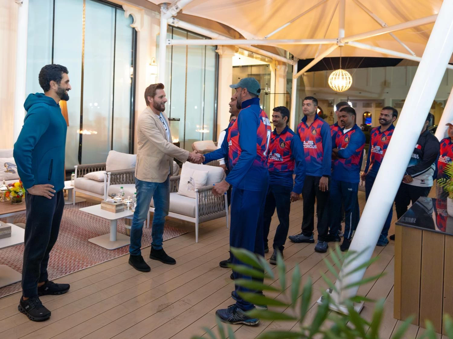 ناصر بن حمد يستقبل النجم الدولي شاهد أفريدي ويؤكد: ماضون في تطوير رياضة الكريكت في مملكة البحرين