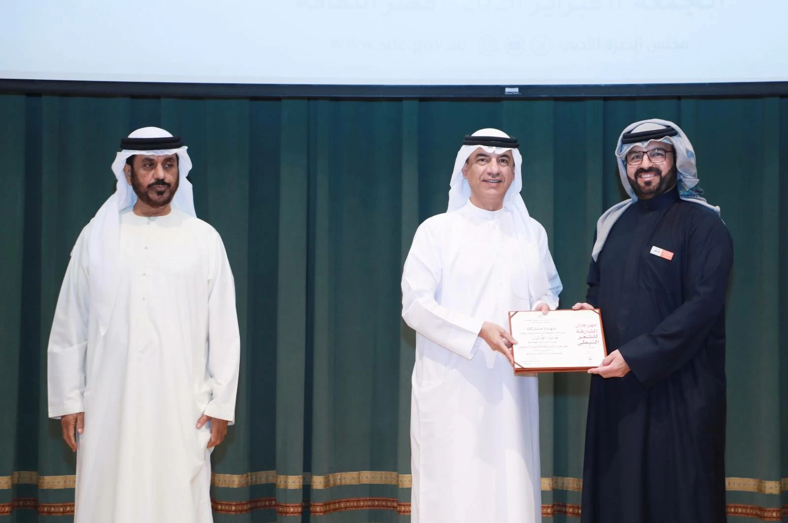 الشاعرة منيرة السبيعي وخالد العثمان يمثلان البحرين في "الشارقة للشعر النبطي"