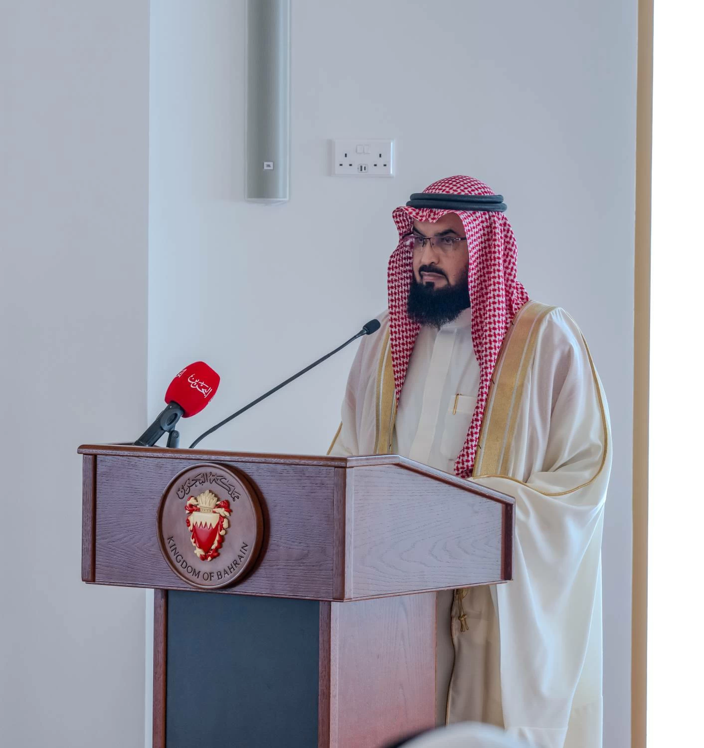 جلالة الملك ينيب عبدالله بن حمد لافتتاح جامع عيسى الكبير في مدينة المحرق