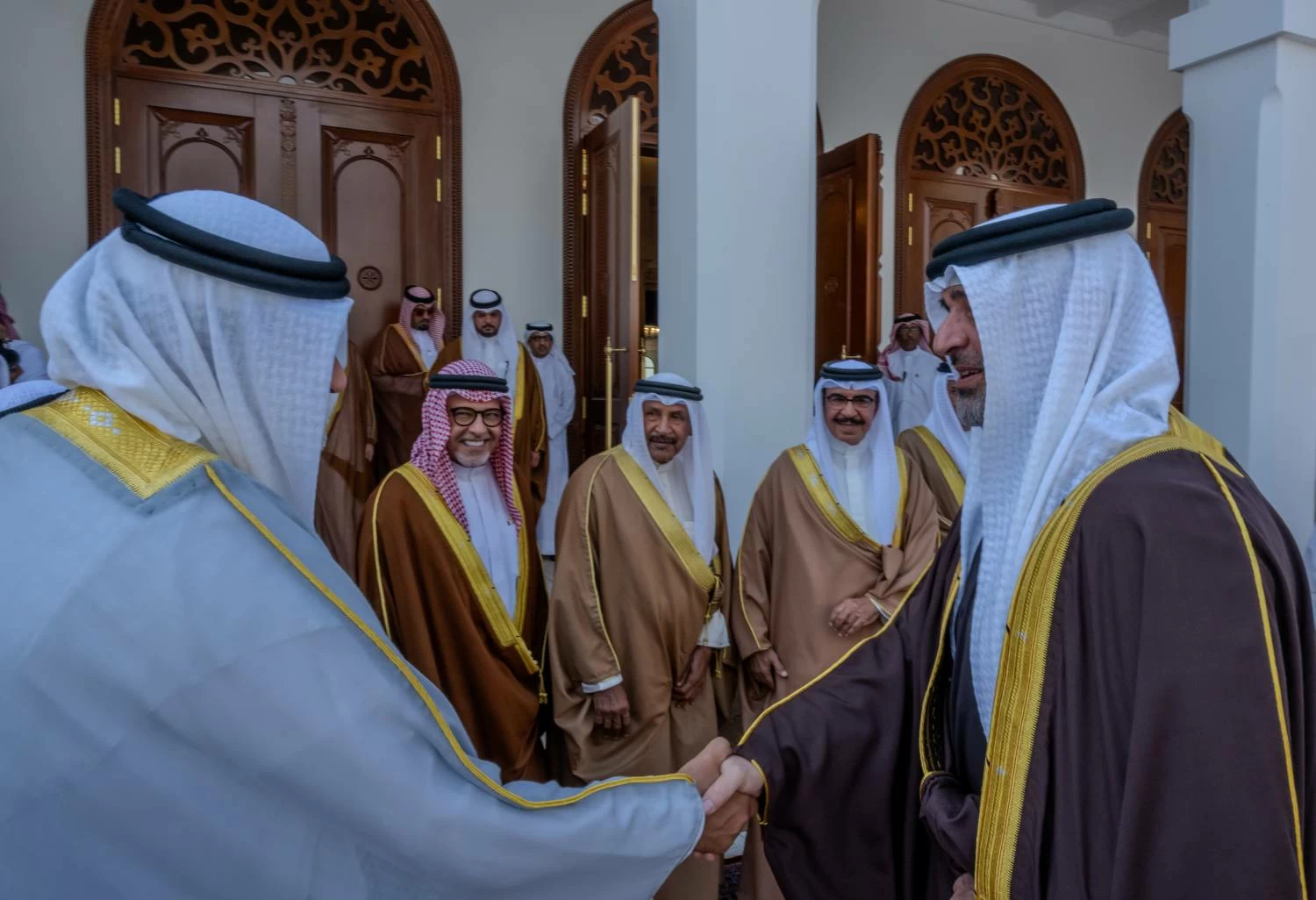 جلالة الملك ينيب عبدالله بن حمد لافتتاح جامع عيسى الكبير في مدينة المحرق