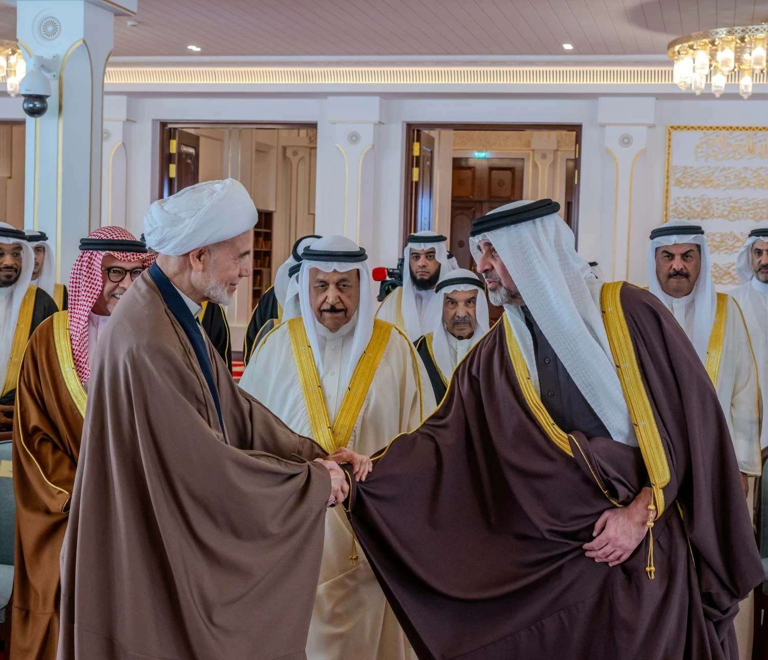 جلالة الملك ينيب عبدالله بن حمد لافتتاح جامع عيسى الكبير في مدينة المحرق