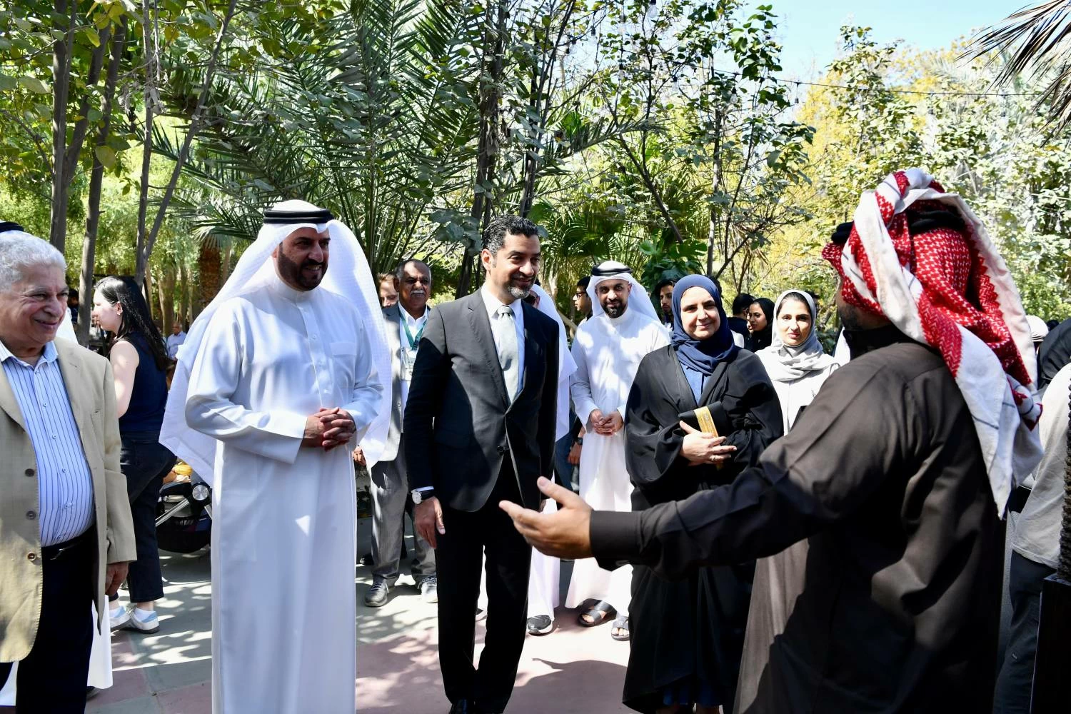 وزير شؤون البلديات والزراعة: أكثر من 220 ألف زائر لسوق المزارعين وبيع أكثر من 250 طناً من الخضروات المحلية