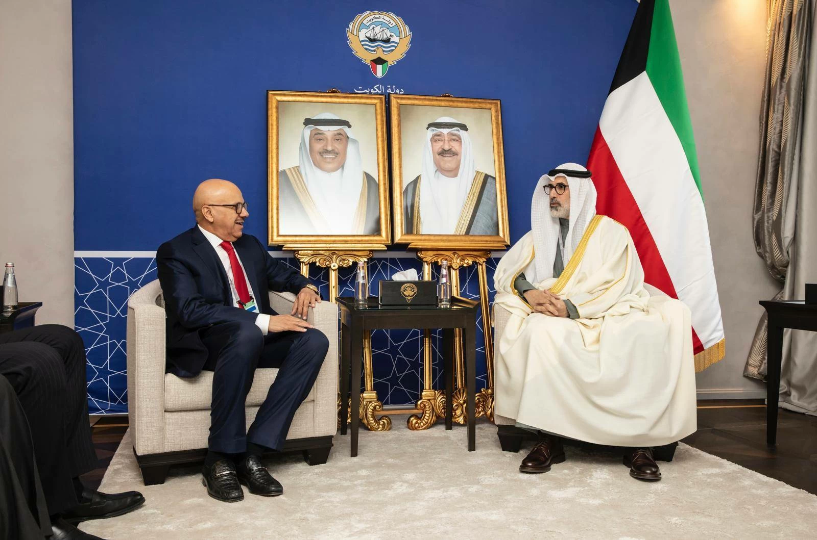 وزير الخارجية يلتقي مع وزير الخارجية في دولة الكويت