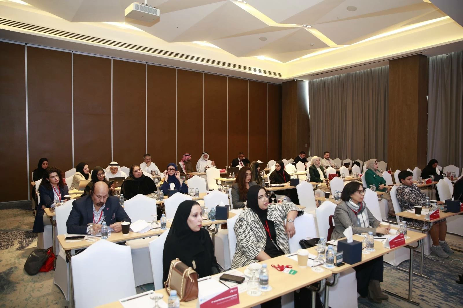 القحطاني والمعجل يتصدران باحثي الدكتوراه في مؤتمر الجامعة الأهلية