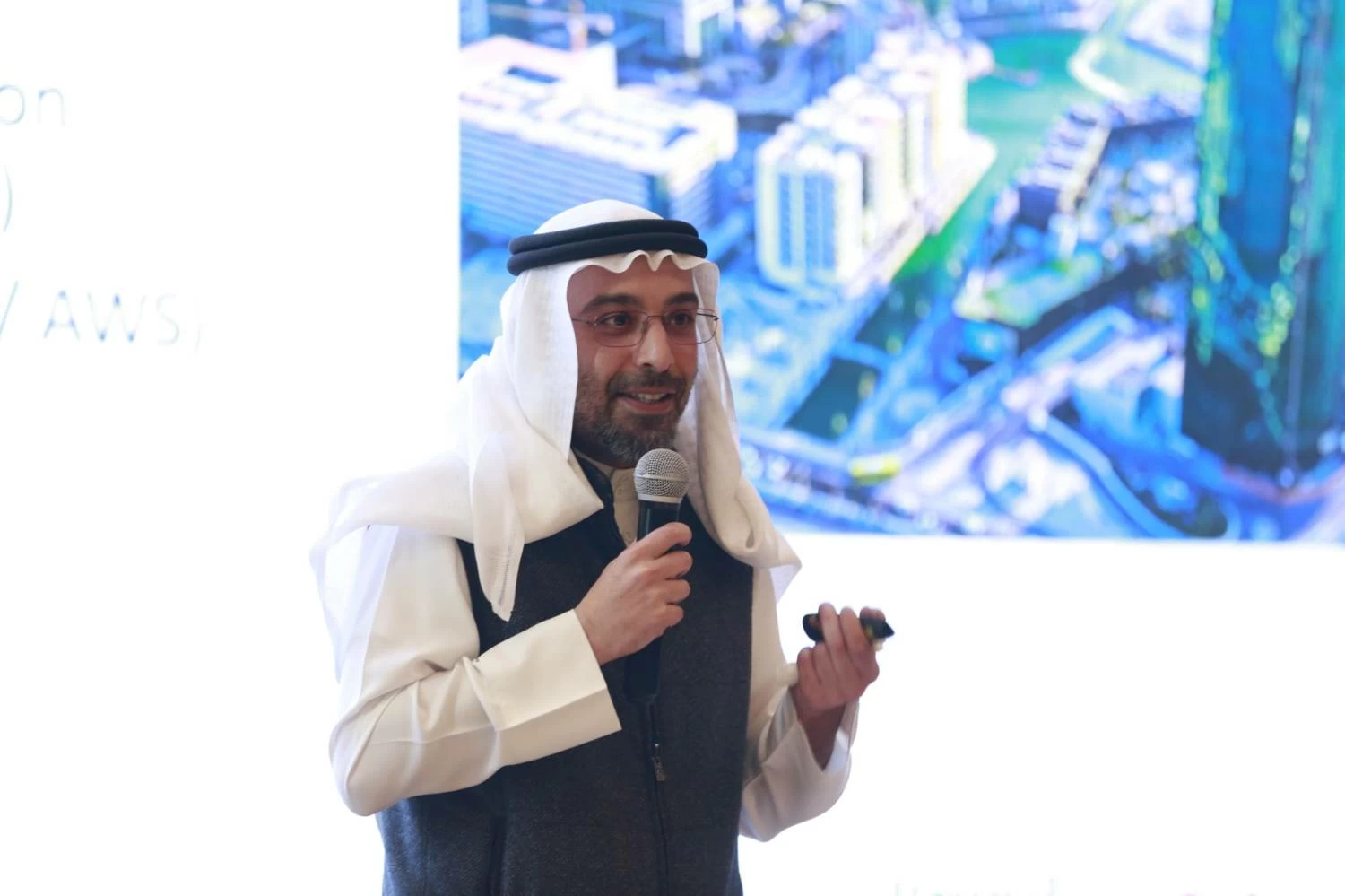 القحطاني والمعجل يتصدران باحثي الدكتوراه في مؤتمر الجامعة الأهلية