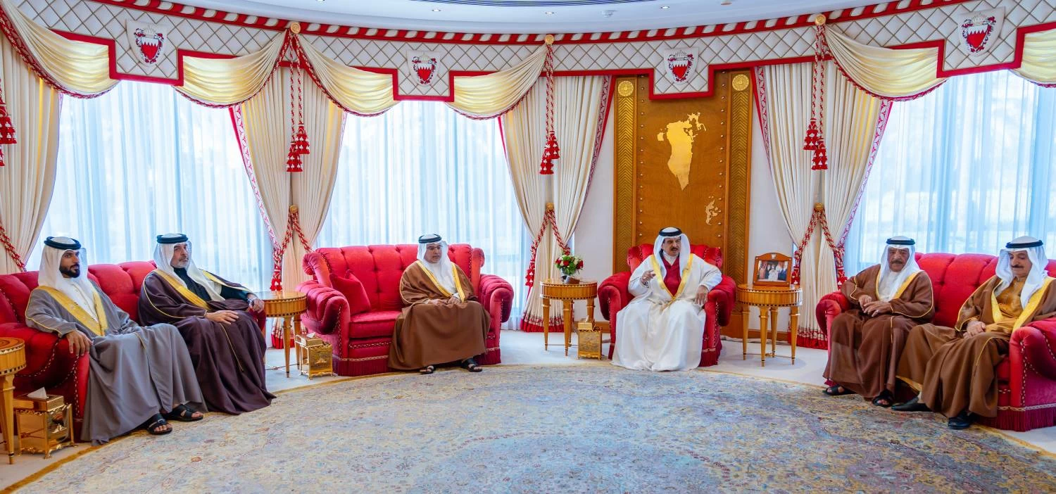 الملك يستقبل كبار أفراد العائلة المالكة الكريمة بمناسبة الذكرى الـ25 لميثاق العمل الوطني