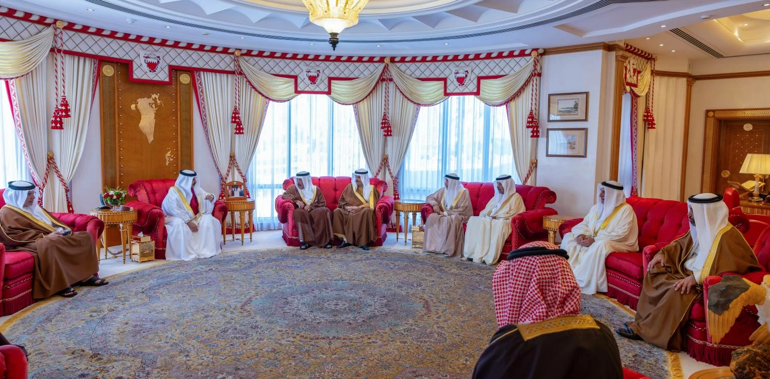 الملك يستقبل كبار أفراد العائلة المالكة الكريمة بمناسبة الذكرى الـ25 لميثاق العمل الوطني