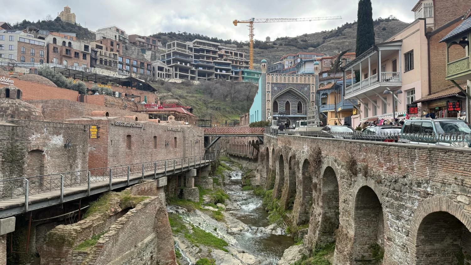 تجربة مذهلة للسياحة العائلية جورجيا.. سحر جبال القوقاز والتاريخ والثقافة