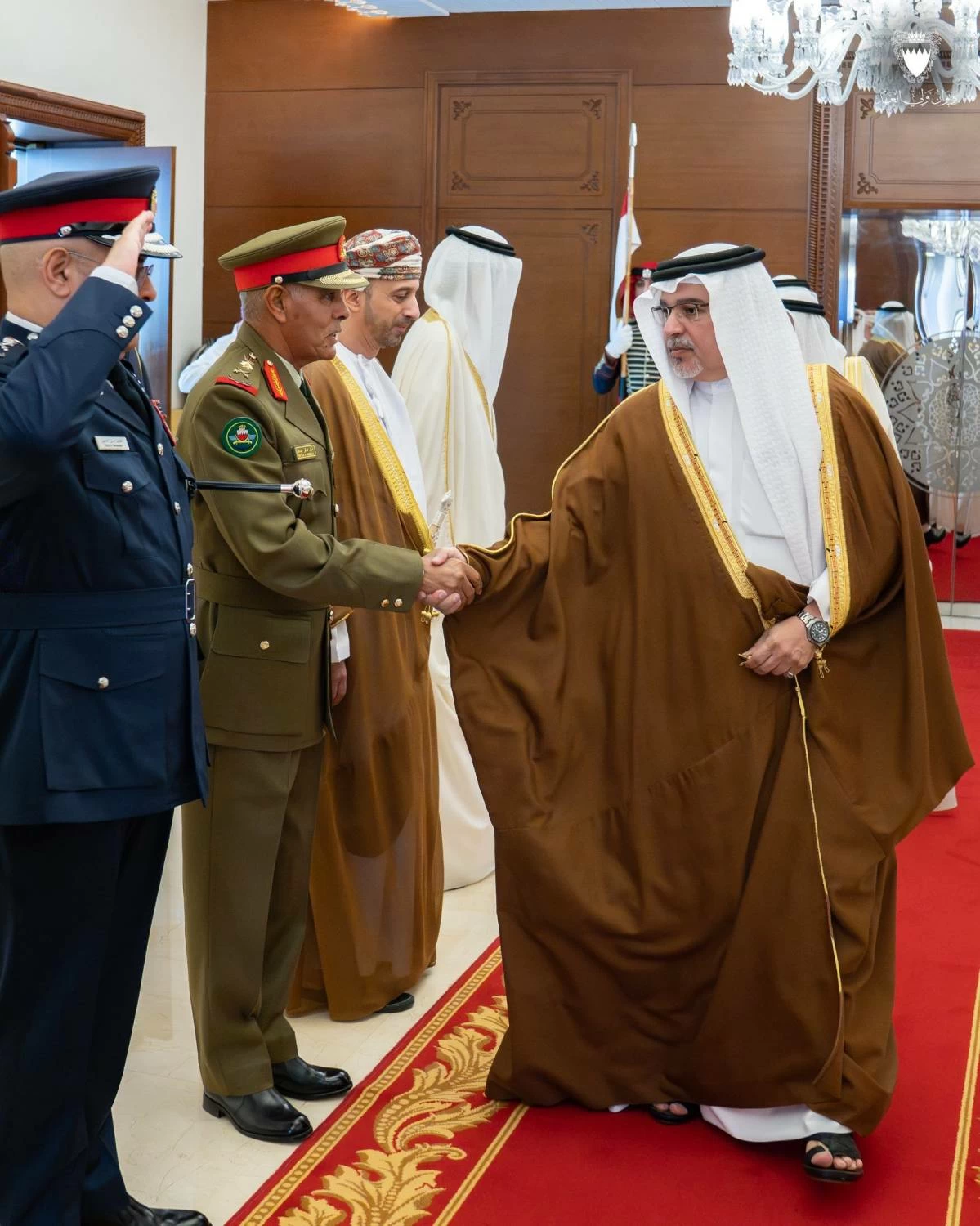 ولي العهد رئيس مجلس الوزراء يغادر أرض الوطن متوجهاً إلى سلطنة عمان