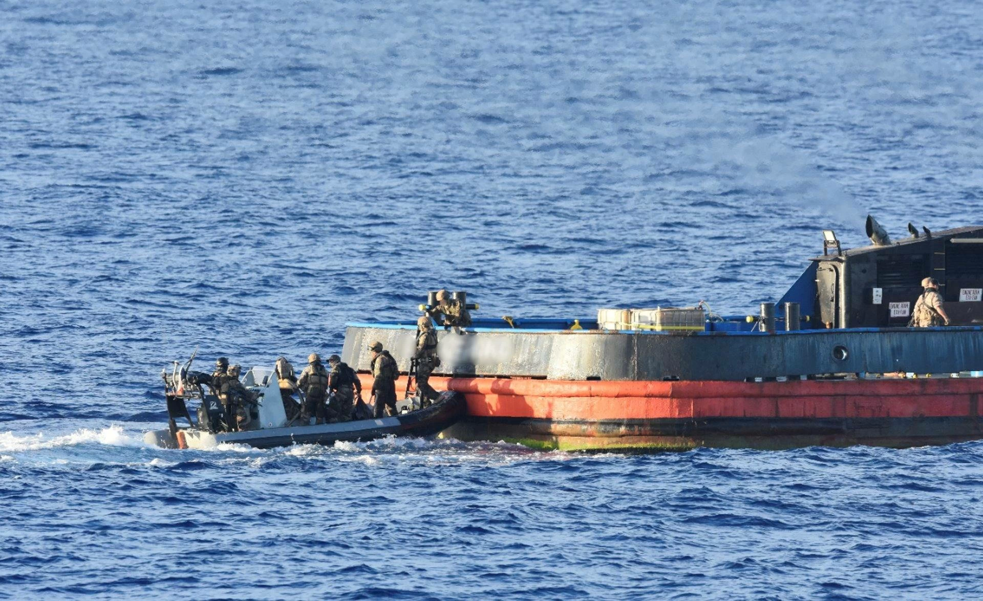 البحرية الفرنسية تضبط 2,4 طن من الكوكايين في المحيط الهادئ