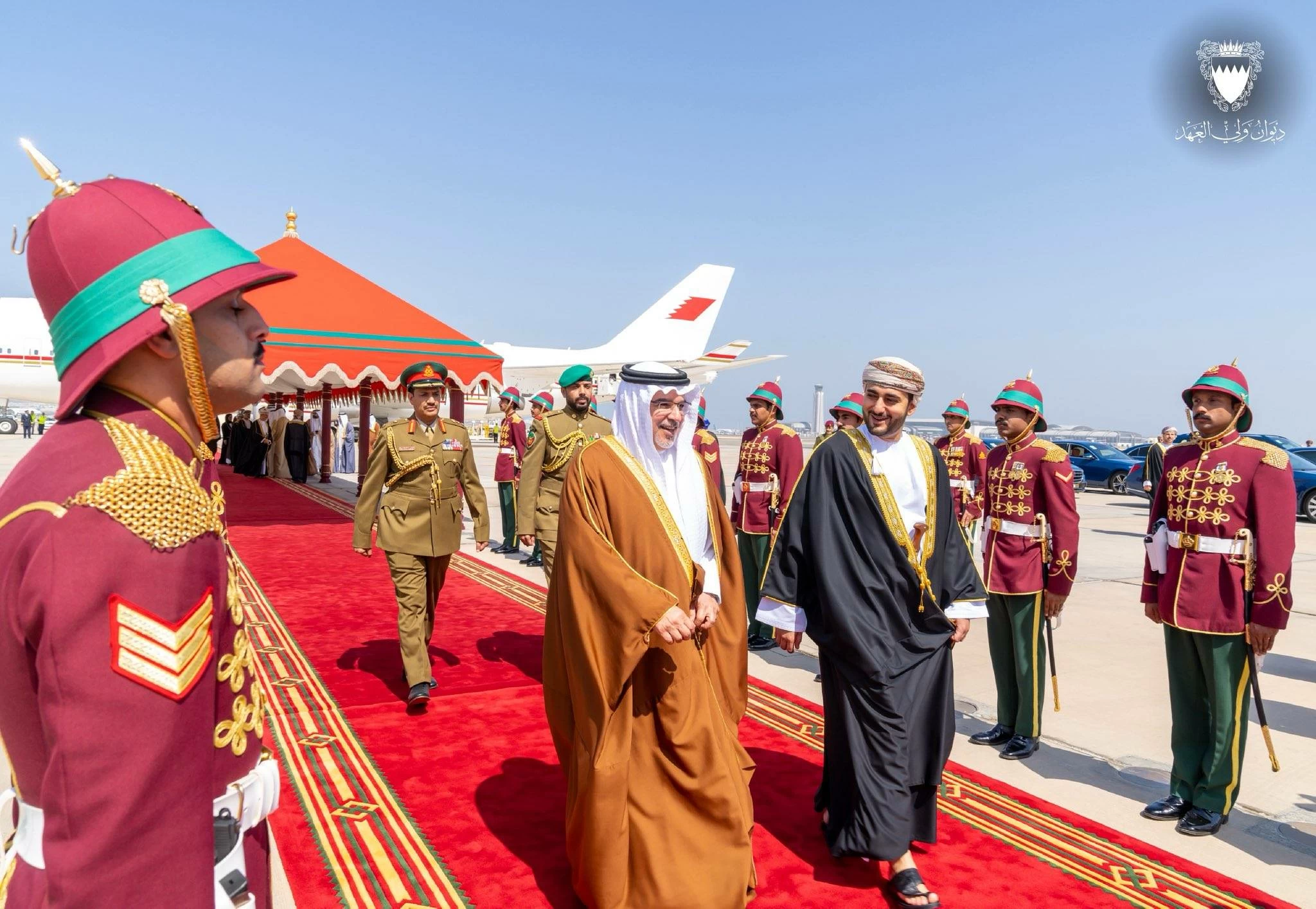 ولي العهد رئيس مجلس الوزراء  يصل إلى سلطنة عمان