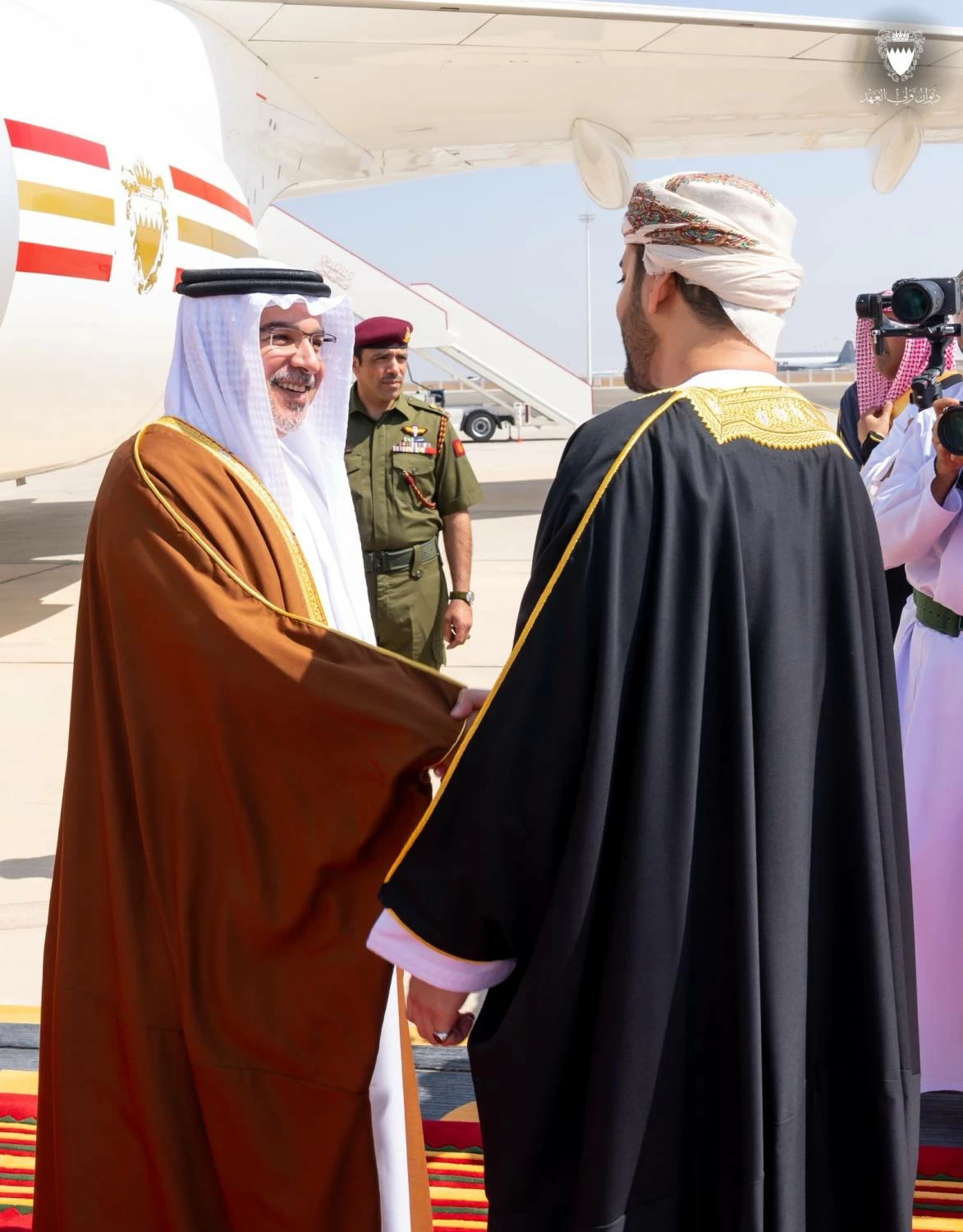 ولي العهد رئيس مجلس الوزراء  يصل إلى سلطنة عمان