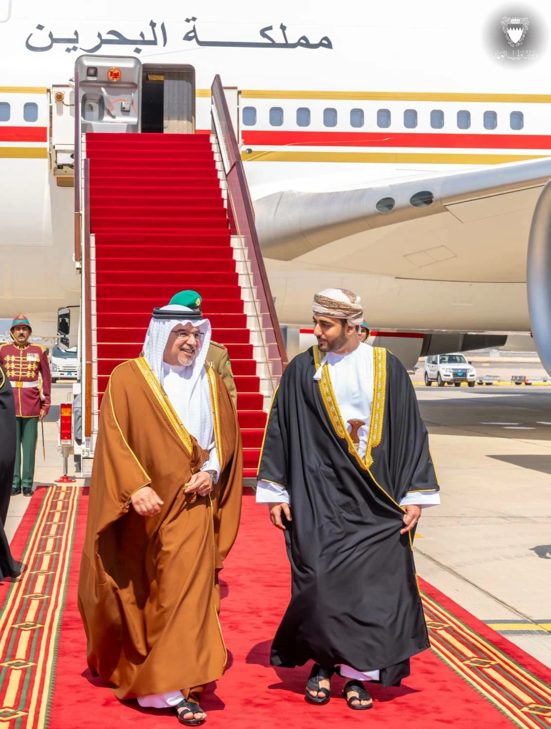 ولي العهد رئيس مجلس الوزراء  يصل إلى سلطنة عمان