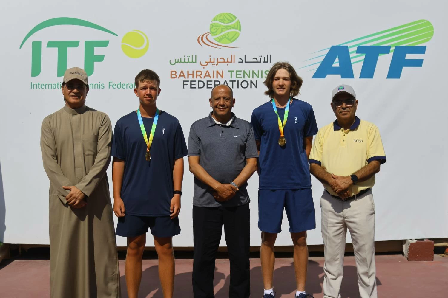 الكازاخي ماخانوف يحتفظ بلقب فردي الأولاد والصينية وانغ تتوج بطلة للفتيات