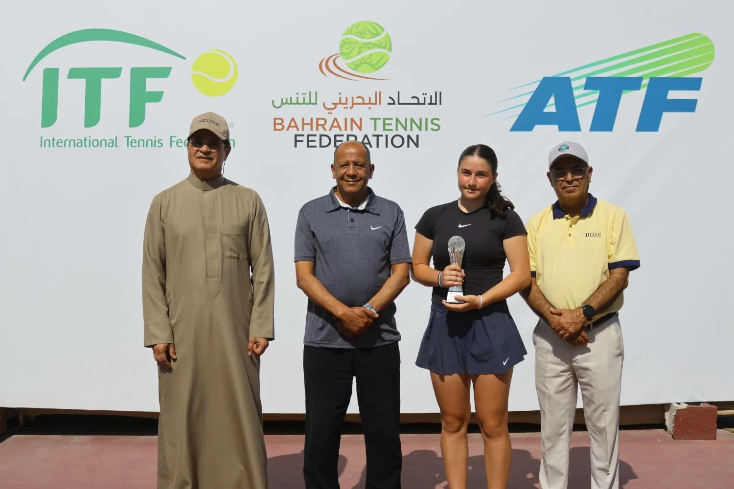 الكازاخي ماخانوف يحتفظ بلقب فردي الأولاد والصينية وانغ تتوج بطلة للفتيات