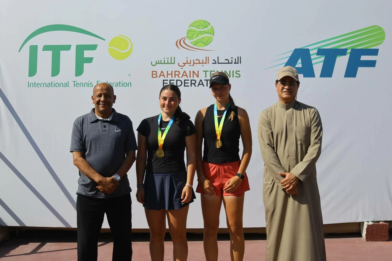 الكازاخي ماخانوف يحتفظ بلقب فردي الأولاد والصينية وانغ تتوج بطلة للفتيات