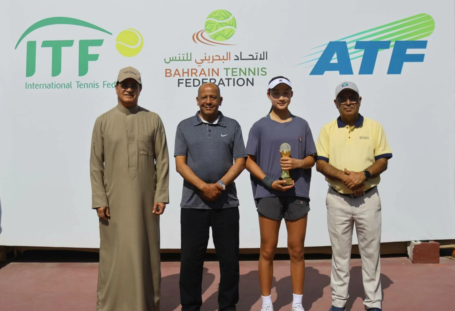 الكازاخي ماخانوف يحتفظ بلقب فردي الأولاد والصينية وانغ تتوج بطلة للفتيات