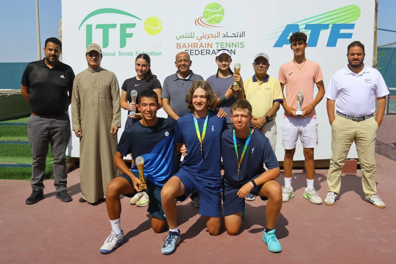 الكازاخي ماخانوف يحتفظ بلقب فردي الأولاد والصينية وانغ تتوج بطلة للفتيات