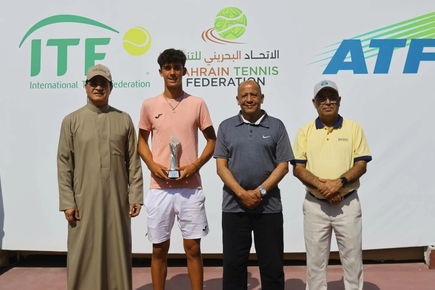 الكازاخي ماخانوف يحتفظ بلقب فردي الأولاد والصينية وانغ تتوج بطلة للفتيات