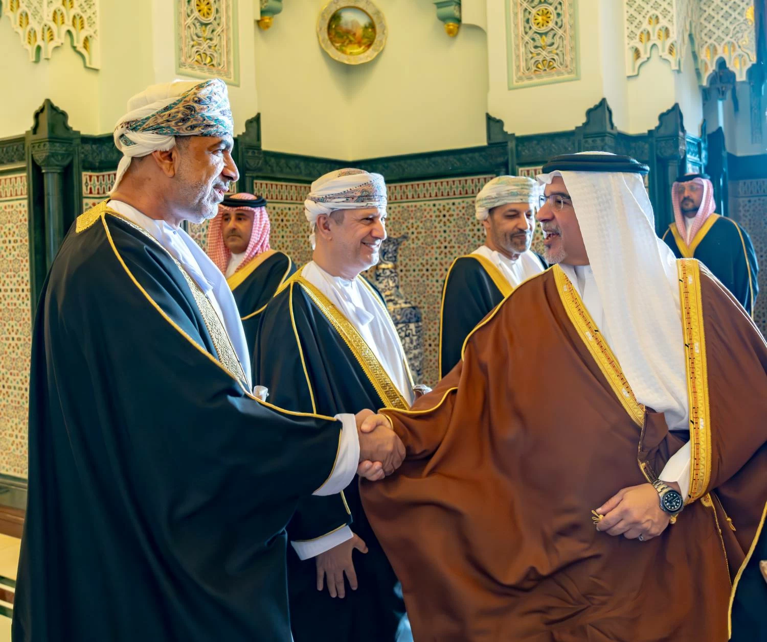 ولي العهد رئيس الوزراء يؤكد على ما يجمع البحرين وعمان من علاقاتٍ استراتيجية متينة وأواصر أخوية وثيقة