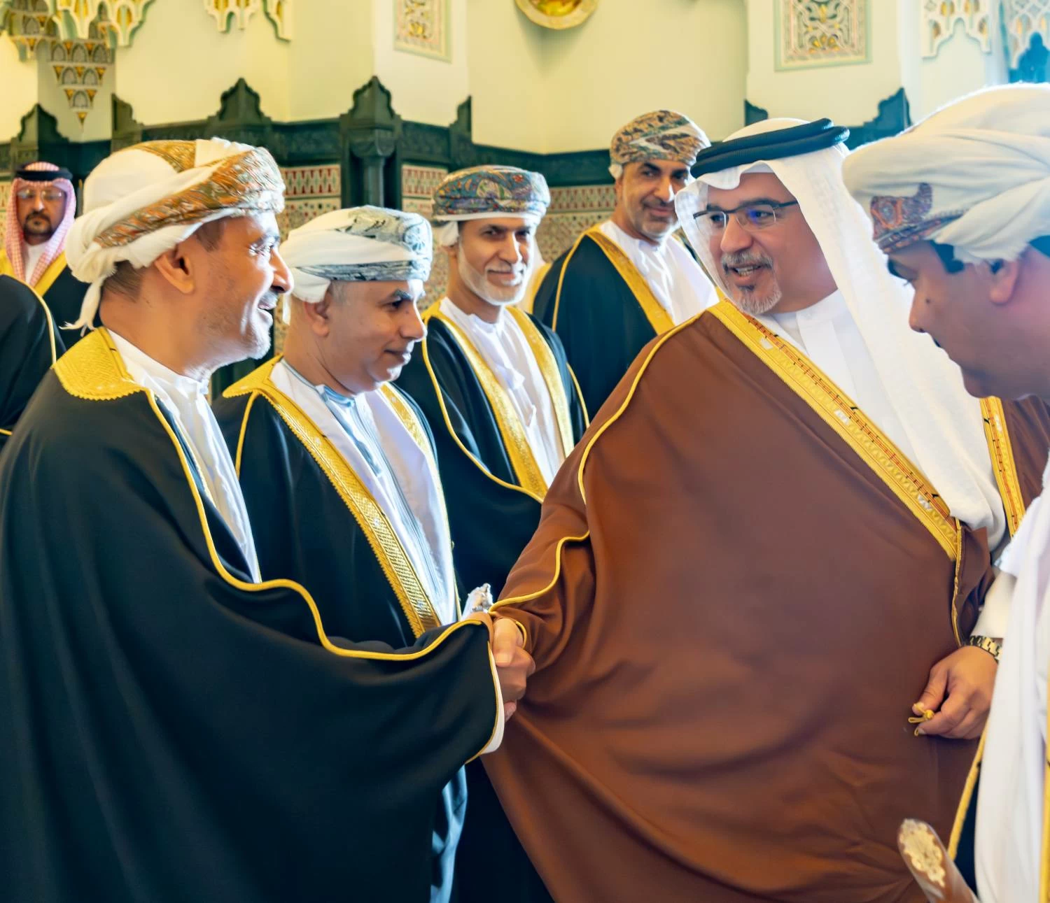 ولي العهد رئيس الوزراء يؤكد على ما يجمع البحرين وعمان من علاقاتٍ استراتيجية متينة وأواصر أخوية وثيقة