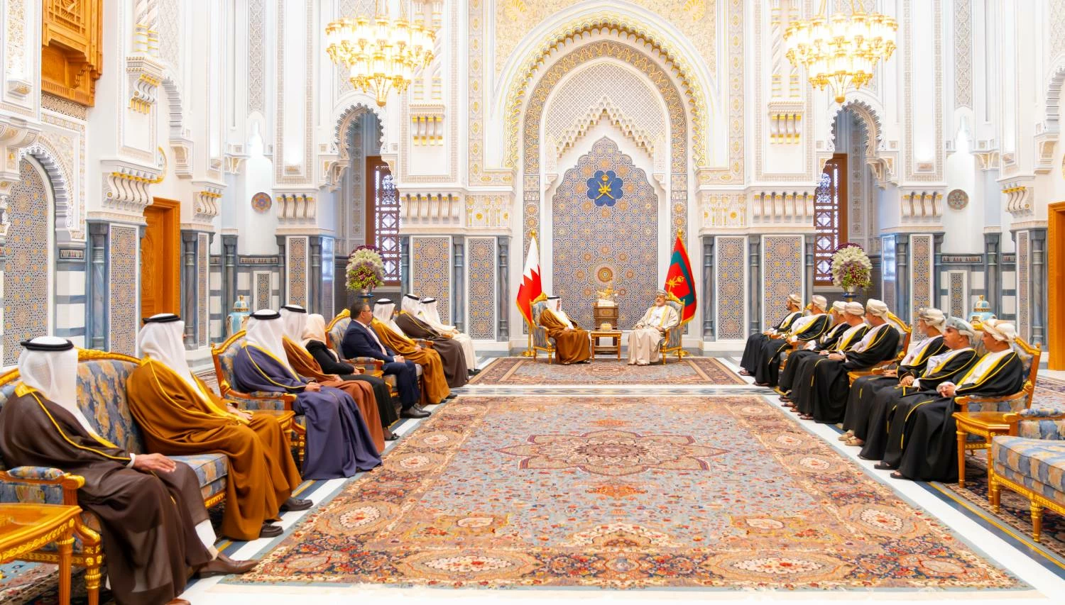 ولي العهد رئيس الوزراء يؤكد على ما يجمع البحرين وعمان من علاقاتٍ استراتيجية متينة وأواصر أخوية وثيقة