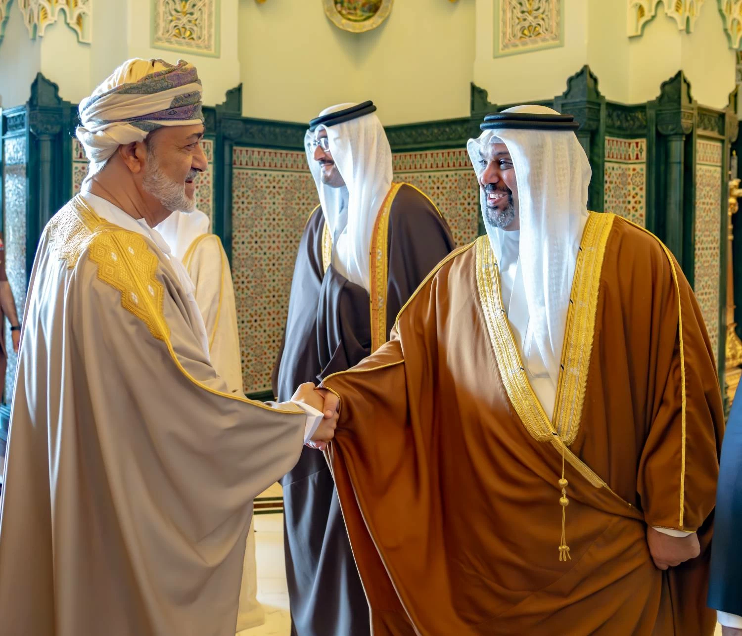 ولي العهد رئيس الوزراء يؤكد على ما يجمع البحرين وعمان من علاقاتٍ استراتيجية متينة وأواصر أخوية وثيقة