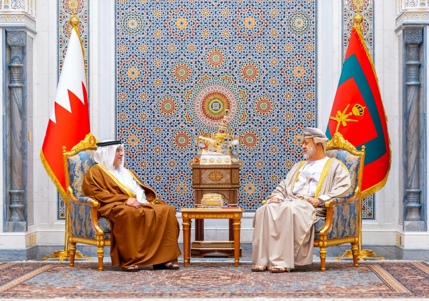 ولي العهد رئيس الوزراء يؤكد على ما يجمع البحرين وعمان من علاقاتٍ استراتيجية متينة وأواصر أخوية وثيقة