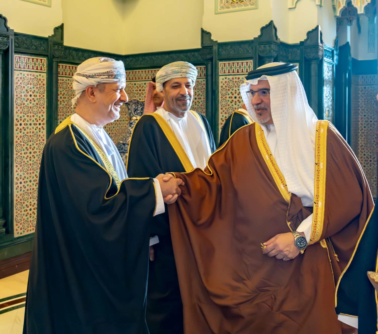 ولي العهد رئيس الوزراء يؤكد على ما يجمع البحرين وعمان من علاقاتٍ استراتيجية متينة وأواصر أخوية وثيقة