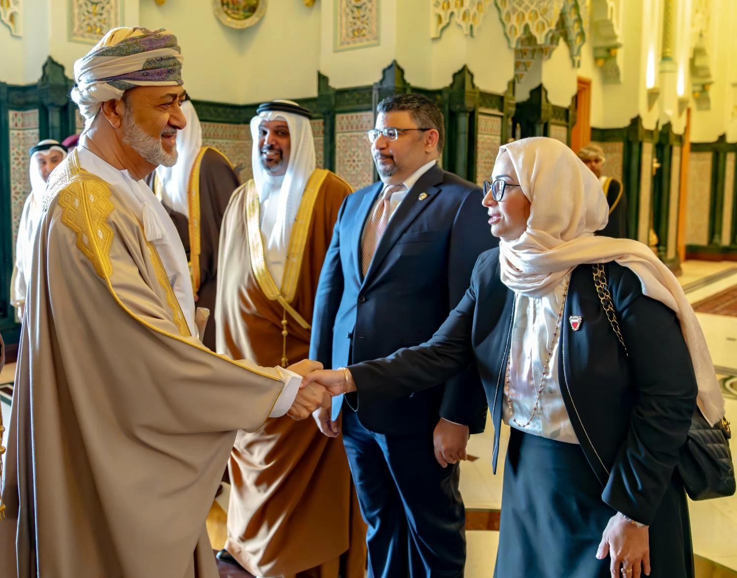 ولي العهد رئيس الوزراء يؤكد على ما يجمع البحرين وعمان من علاقاتٍ استراتيجية متينة وأواصر أخوية وثيقة