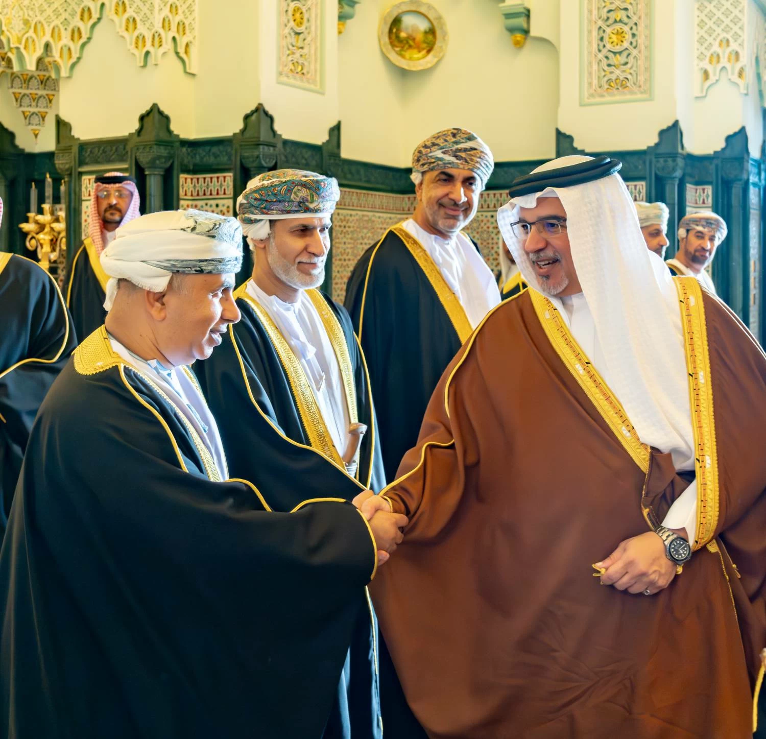 ولي العهد رئيس الوزراء يؤكد على ما يجمع البحرين وعمان من علاقاتٍ استراتيجية متينة وأواصر أخوية وثيقة