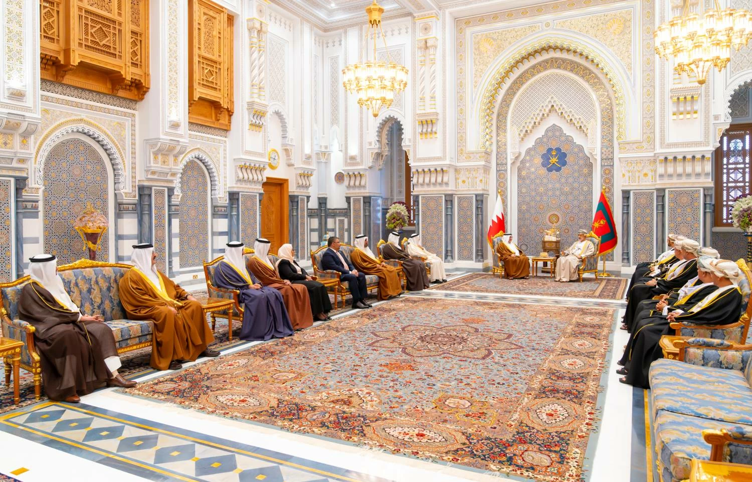 ولي العهد رئيس الوزراء يؤكد على ما يجمع البحرين وعمان من علاقاتٍ استراتيجية متينة وأواصر أخوية وثيقة