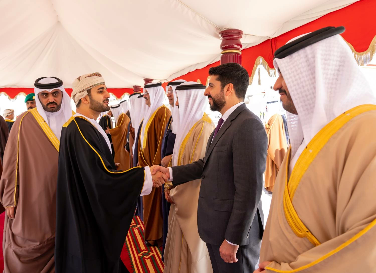 ولي العهد رئيس مجلس الوزراء  يصل إلى سلطنة عمان