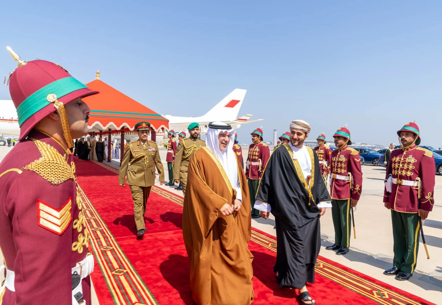 ولي العهد رئيس مجلس الوزراء  يصل إلى سلطنة عمان