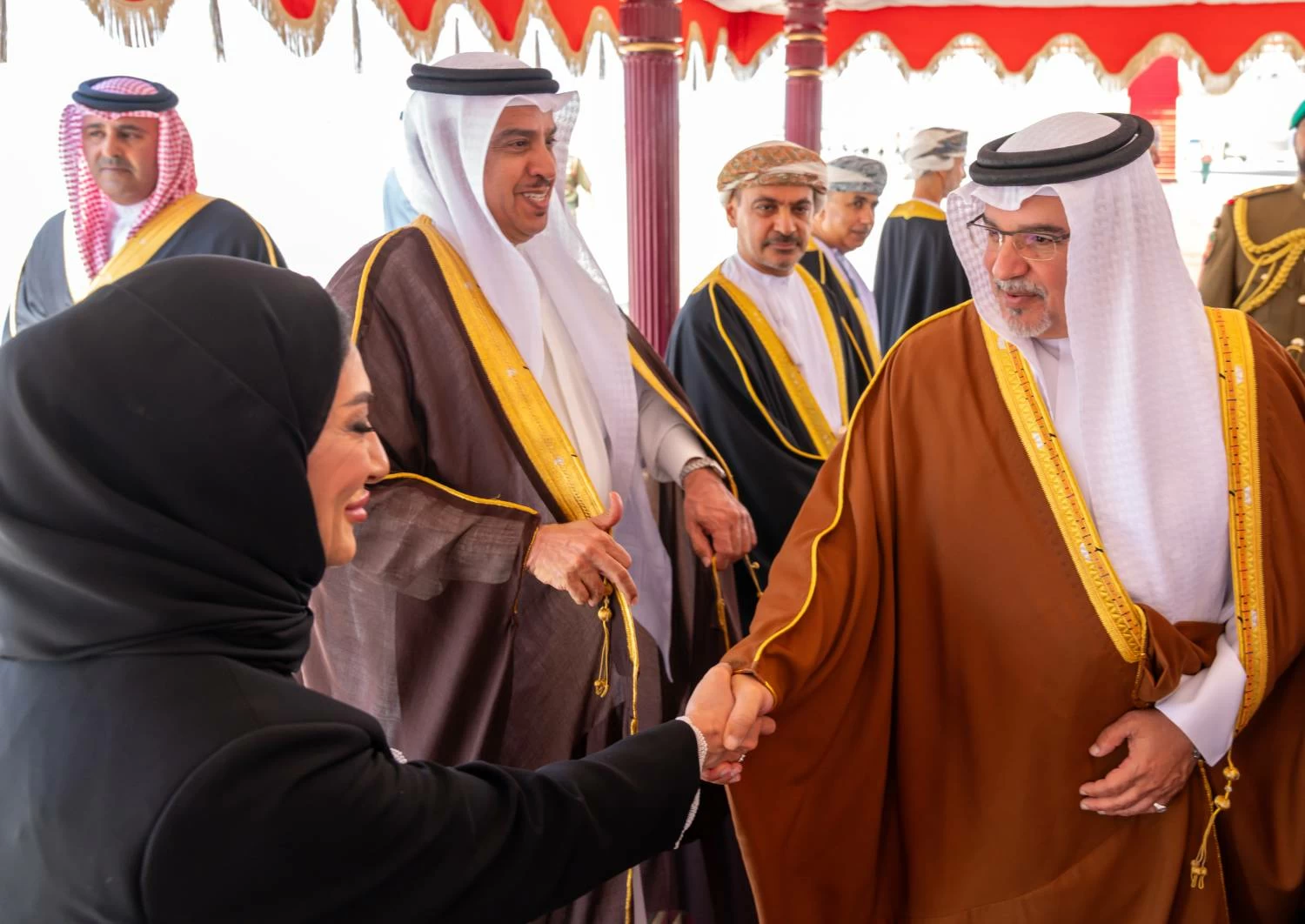 ولي العهد رئيس مجلس الوزراء  يصل إلى سلطنة عمان