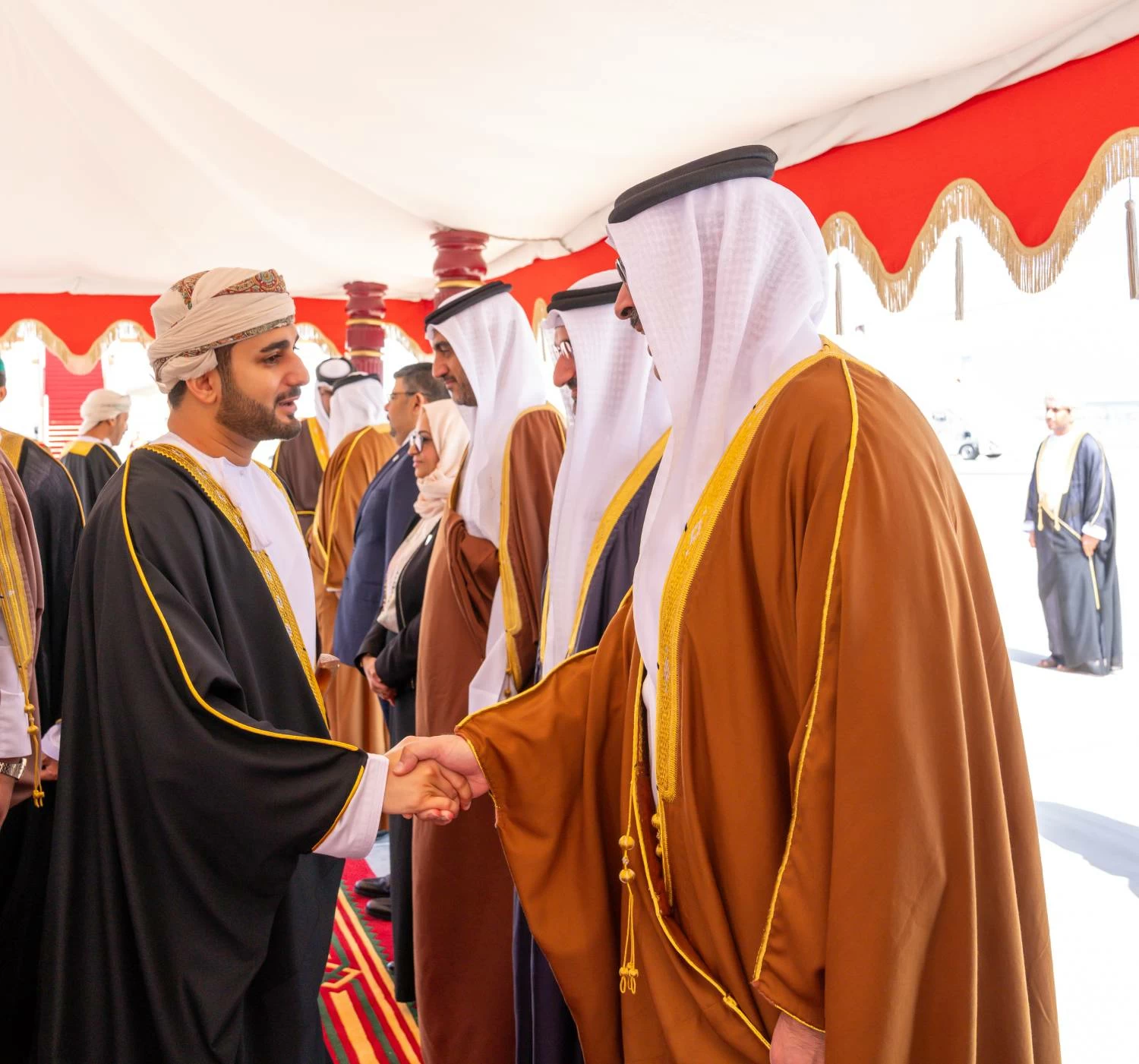 ولي العهد رئيس مجلس الوزراء  يصل إلى سلطنة عمان