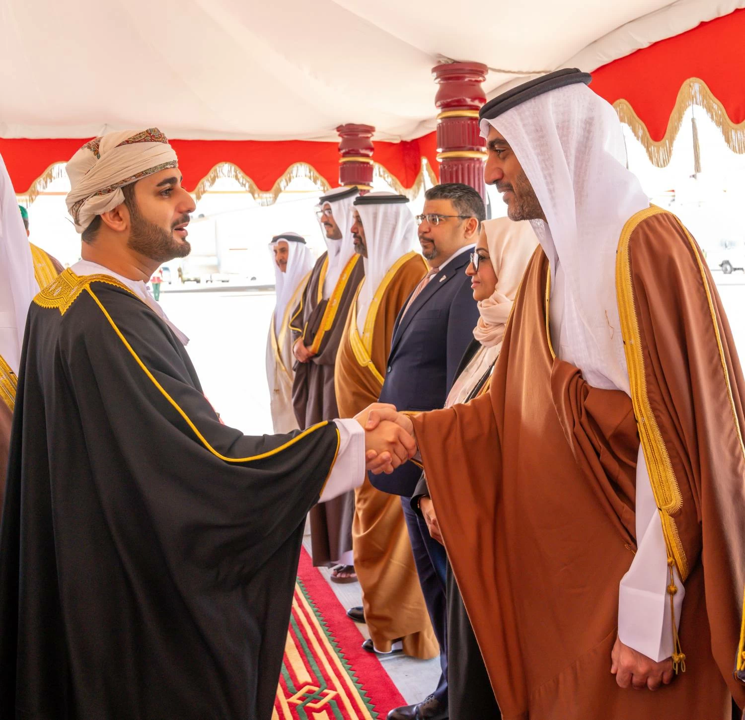 ولي العهد رئيس مجلس الوزراء  يصل إلى سلطنة عمان