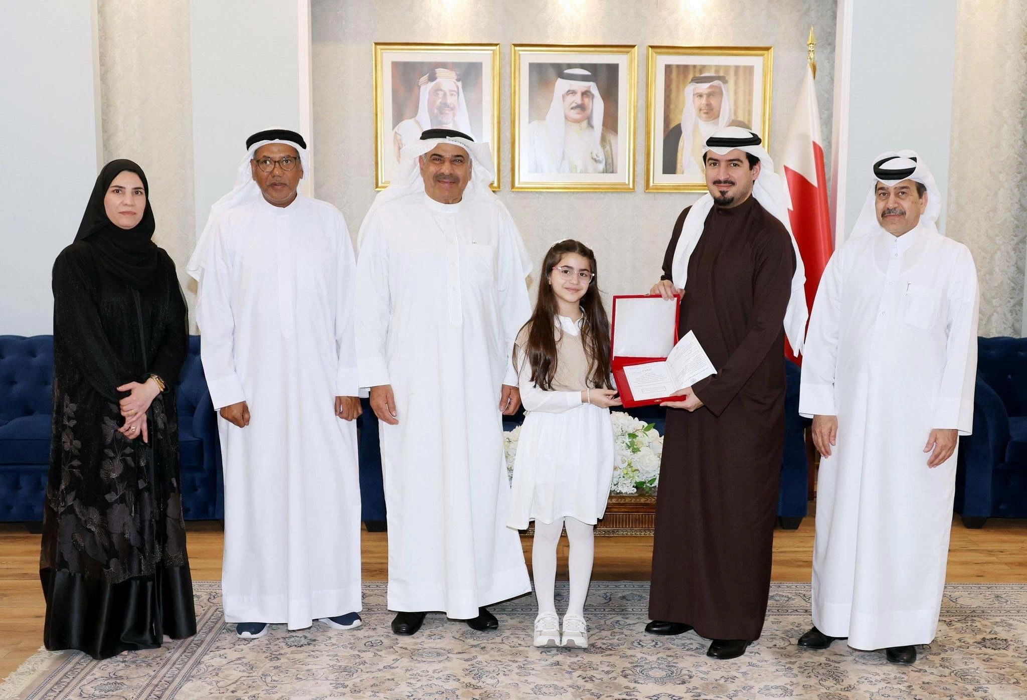 محافظ العاصمة يستقبل الطالبة عائشة البلوشي بمناسبة فوزها في مسابقة القصة القصيرة عربياً